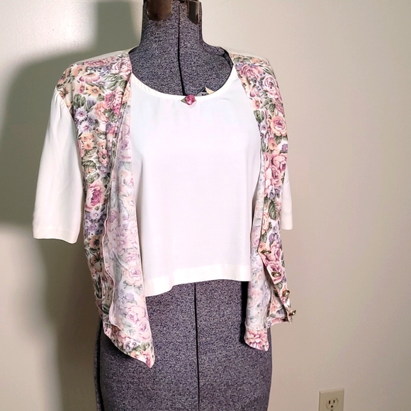 Vintage Foral Vest Attatched to Cropped Tshirt Size Medium Large - Picture 4 of 11